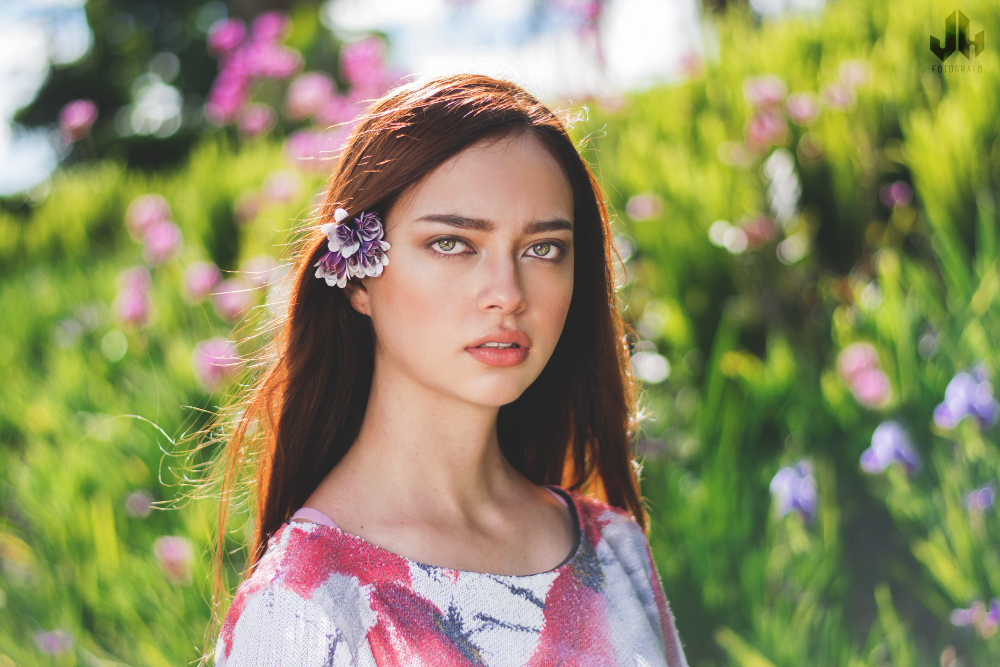 female-with-natural-background-brown-hair-female-with-clear-eyes.jpg